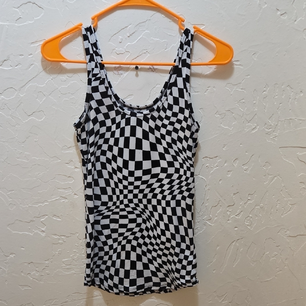 3/$10 No Boundaries Black and White Optical Illusion Tank Top
